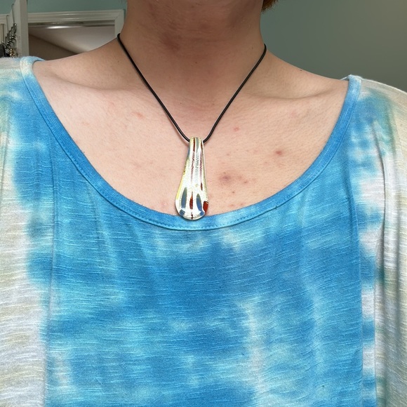 Resin tongue necklace - Picture 1 of 4